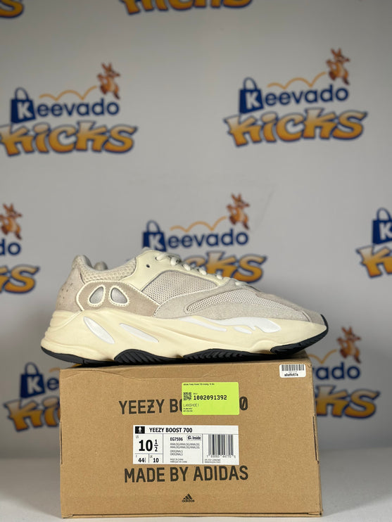 adidas Yeezy Boost 700 Analog 10.5m